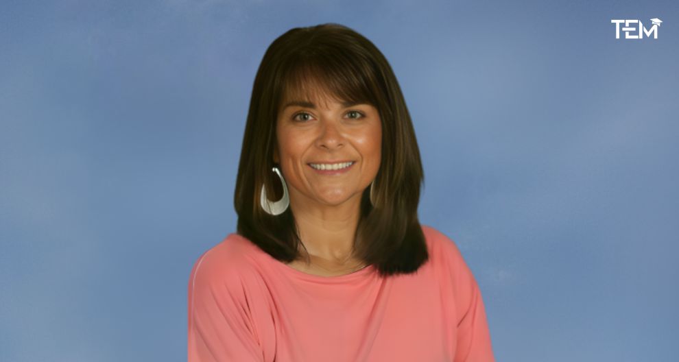 Dr Chrystal Mayfield